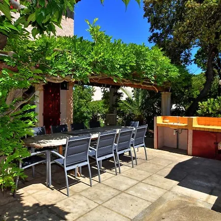Villa Julimee Vila *